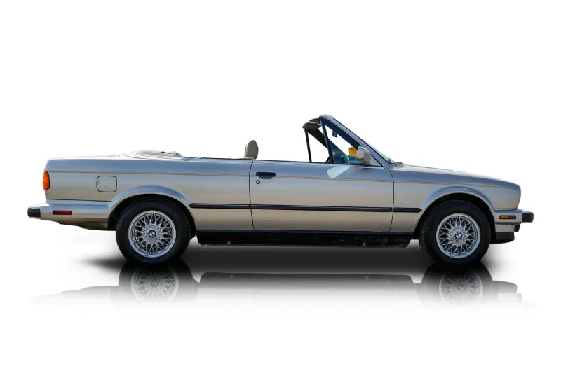An incredible side shot photo of aBMW 325i that you should buy.