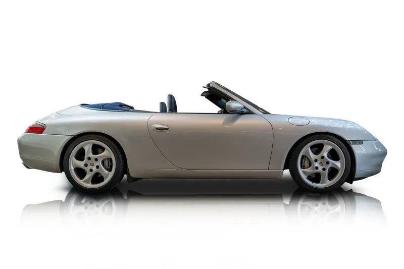 An incredible side shot photo of aPorsche 911 that you should buy.