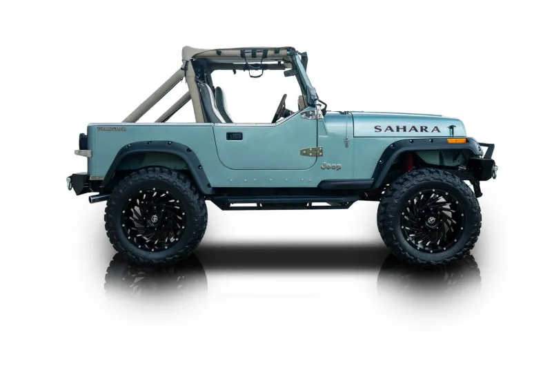 An incredible side shot photo of aJeep Wrangler that you should buy.