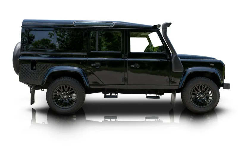 An incredible side shot photo of aLand Rover Defender 110 that you should buy.