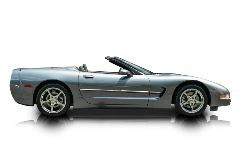 An incredible side shot photo of aChevrolet Corvette that you should buy.