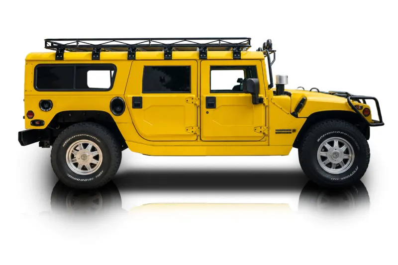 An incredible side shot photo of aHummer H1 that you should buy.