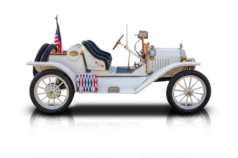 An incredible side shot photo of aFord Model T that you should buy.