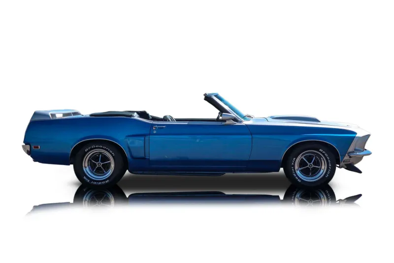An incredible side shot photo of aFord Mustang that you should buy.