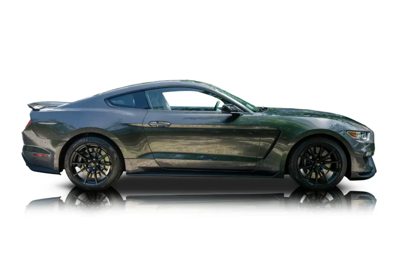An incredible side shot photo of aFord Mustang that you should buy.