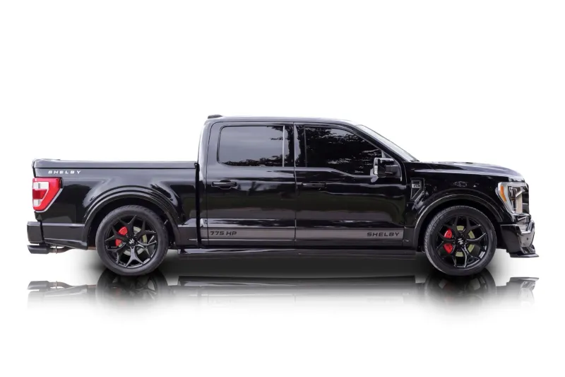 An incredible side shot photo of aFord F-150 that you should buy.