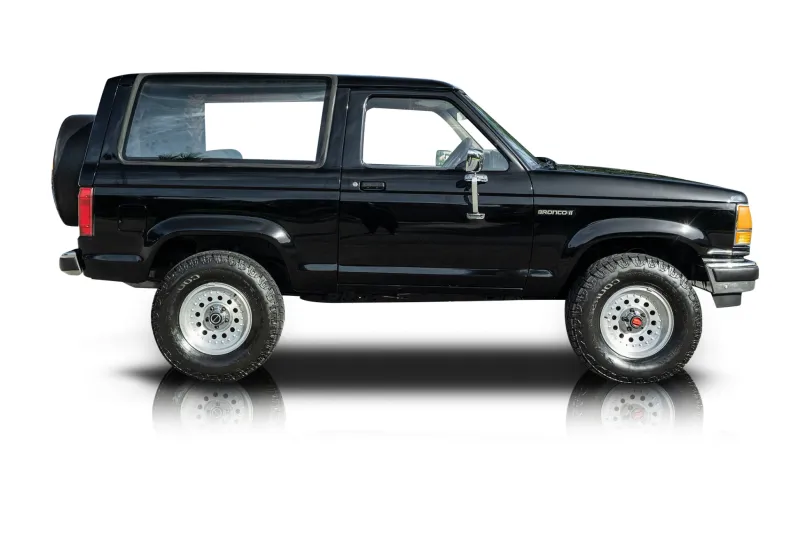 An incredible side shot photo of aFord Bronco II that you should buy.