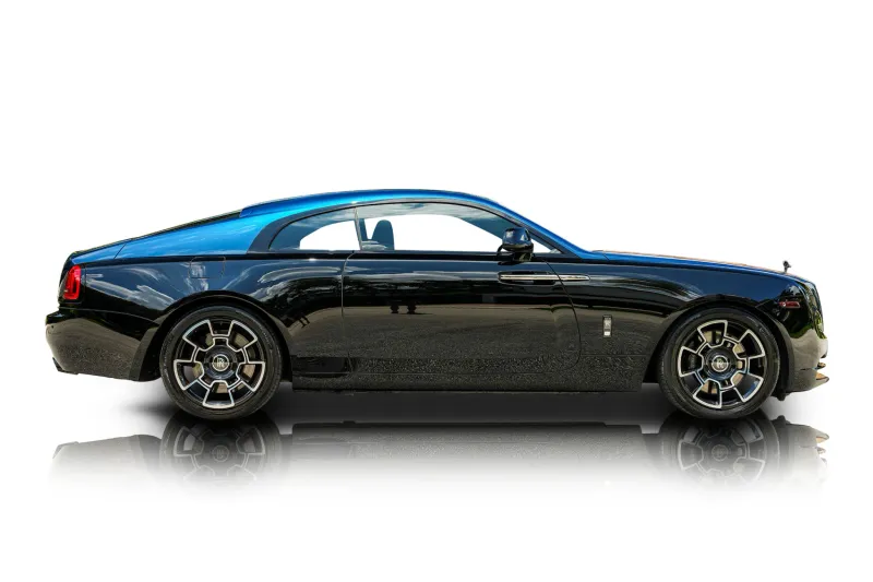 An incredible side shot photo of aRolls-Royce Wraith that you should buy.