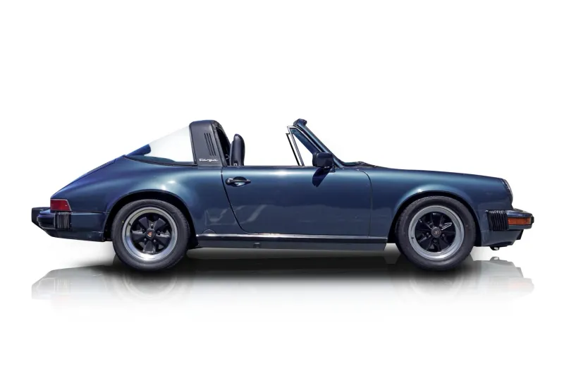 An incredible side shot photo of aPorsche 911 that you should buy.