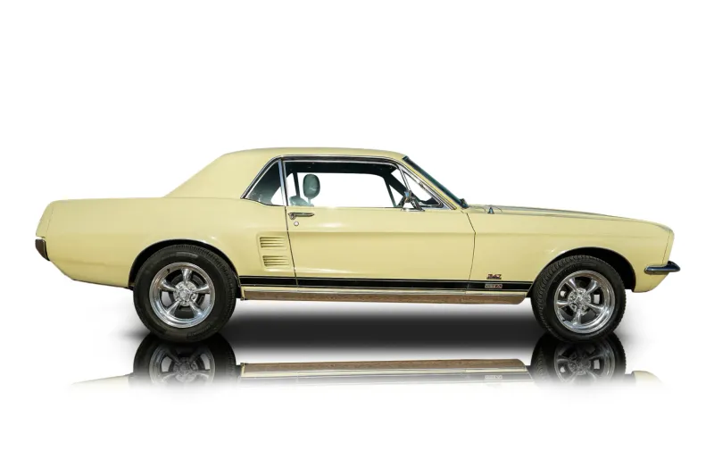 An incredible side shot photo of aFord Mustang that you should buy.