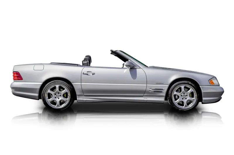 An incredible side shot photo of aMercedes-Benz SL500 that you should buy.