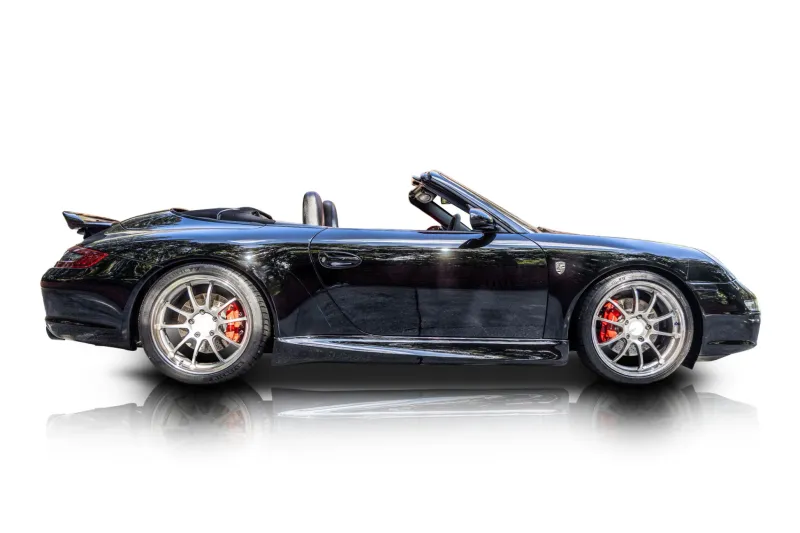 An incredible side shot photo of aPorsche 911 that you should buy.