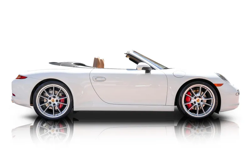 An incredible side shot photo of aPorsche 911 that you should buy.