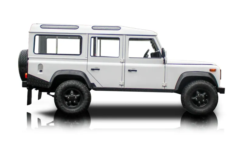 An incredible side shot photo of aLand Rover Santana that you should buy.