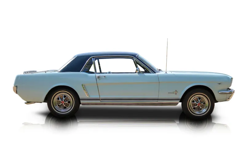 An incredible side shot photo of aFord Mustang that you should buy.