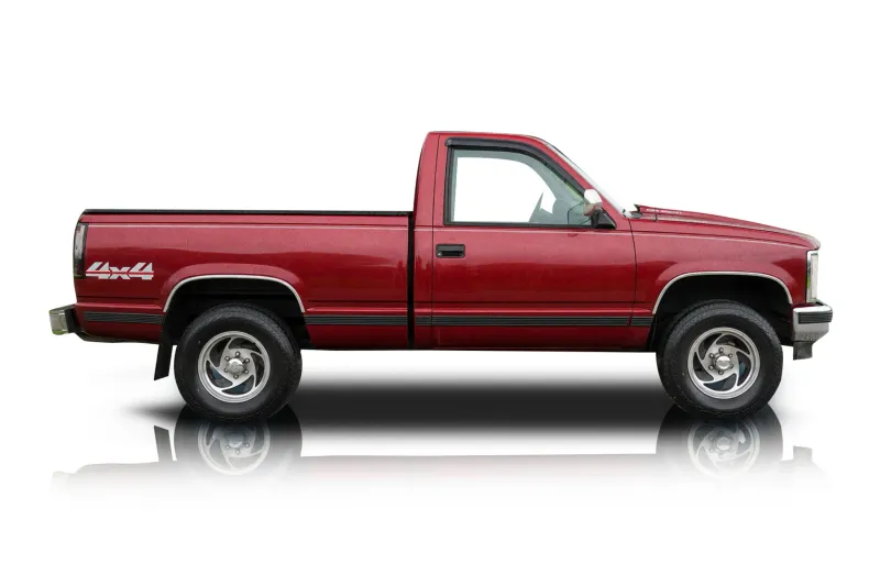 An incredible side shot photo of aGMC Sierra 1500 that you should buy.