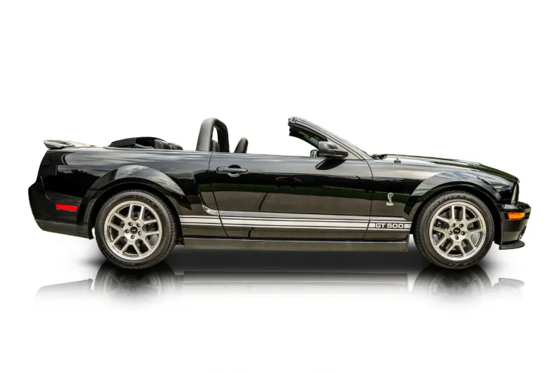 An incredible side shot photo of aFord Mustang that you should buy.