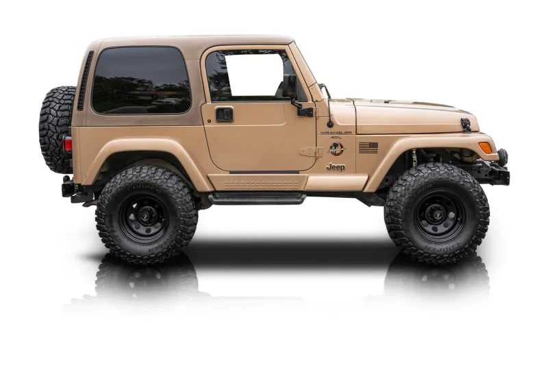 An incredible side shot photo of aJeep Wrangler that you should buy.