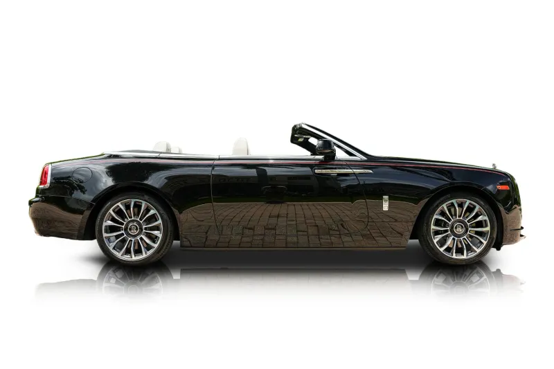 An incredible side shot photo of aRolls-Royce Dawn that you should buy.