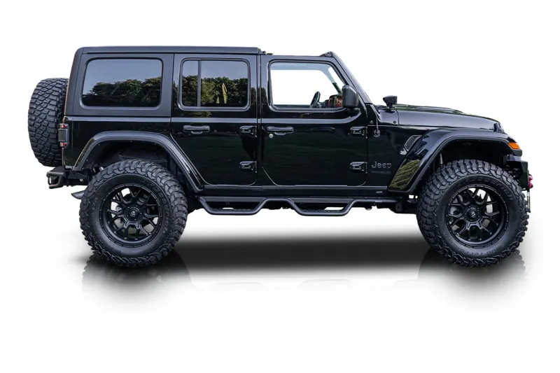 An incredible side shot photo of aJeep Wrangler that you should buy.