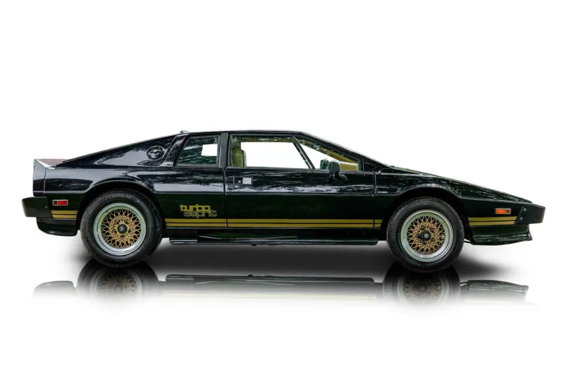 An incredible side shot photo of aLotus Esprit that you should buy.
