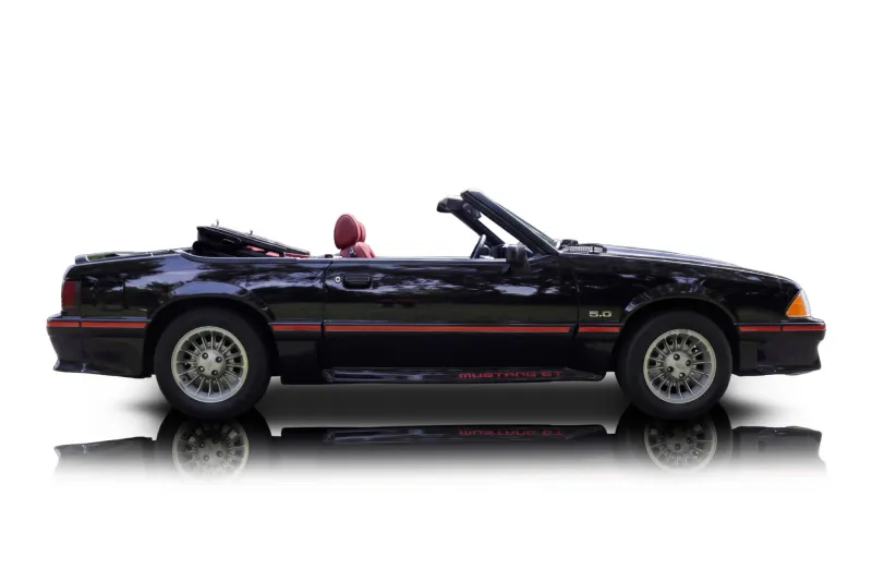 An incredible side shot photo of aFord Mustang that you should buy.