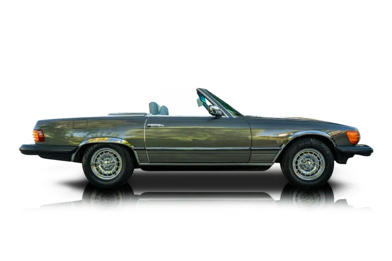 An incredible side shot photo of aMercedes-Benz 380SL that you should buy.