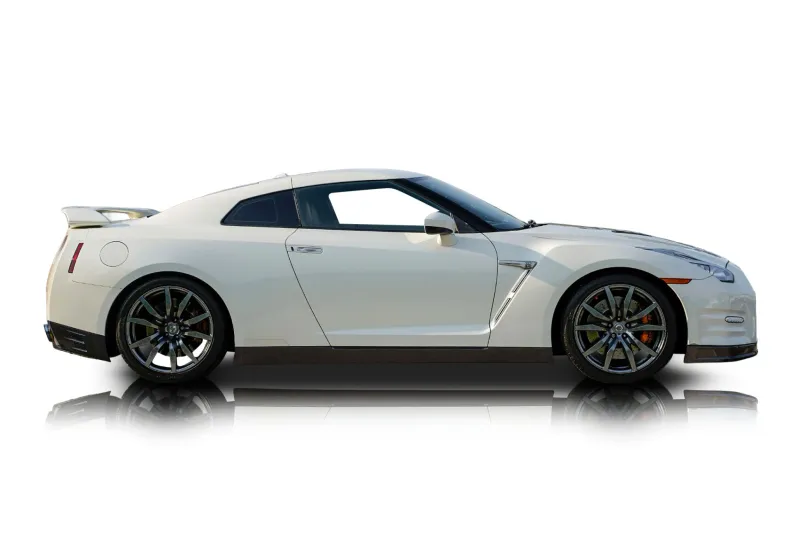 An incredible side shot photo of aNissan GT-R that you should buy.