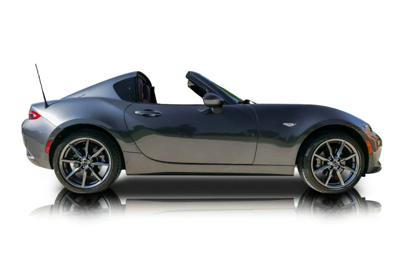 An incredible side shot photo of aMazda MX-5 Miata that you should buy.