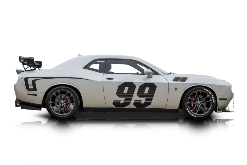 An incredible side shot photo of aDodge Challenger that you should buy.