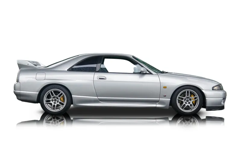 An incredible side shot photo of aNissan Skyline that you should buy.