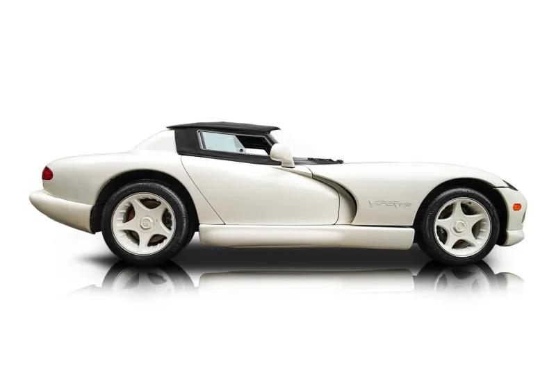 An incredible side shot photo of aDodge Viper that you should buy.