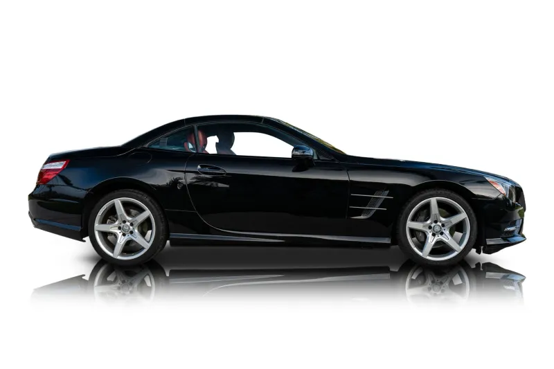 An incredible side shot photo of aMercedes-Benz SL550 that you should buy.