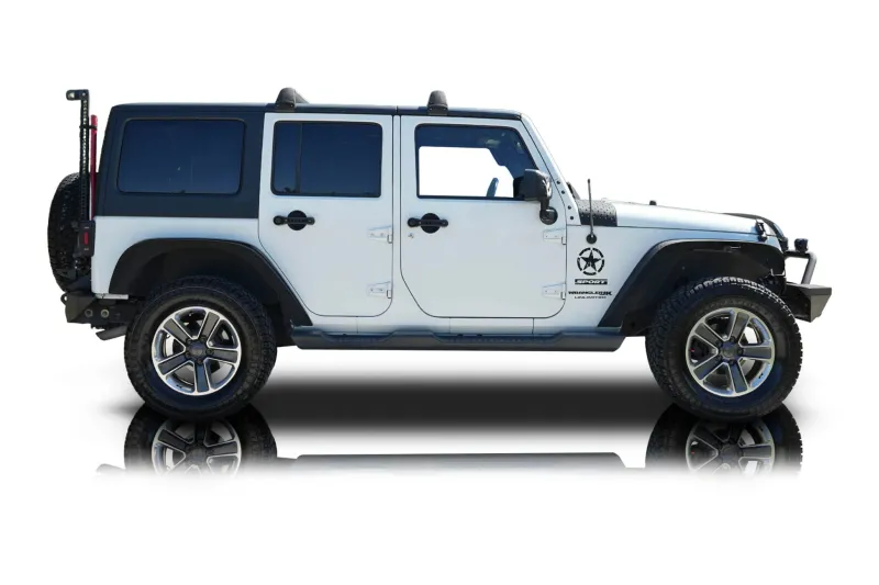 An incredible side shot photo of aJeep Wrangler that you should buy.