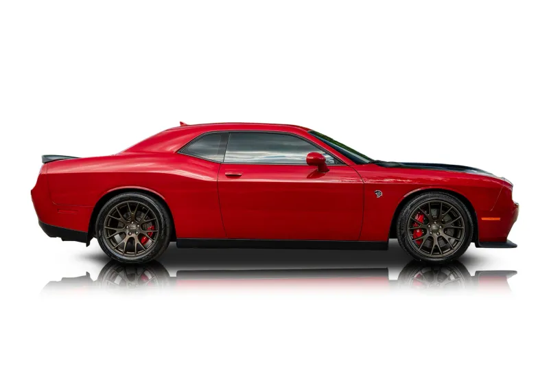 An incredible side shot photo of aDodge Challenger that you should buy.