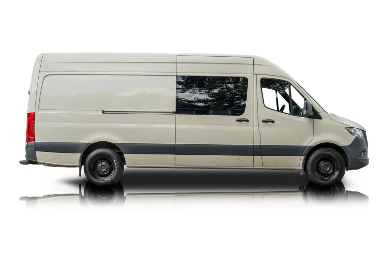 An incredible side shot photo of aMercedes-Benz Sprinter 2500 that you should buy.