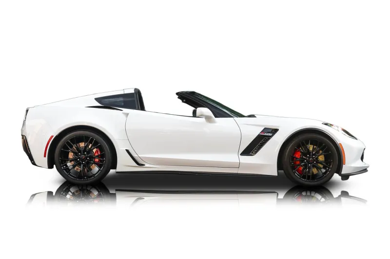 An incredible side shot photo of aChevrolet Corvette that you should buy.