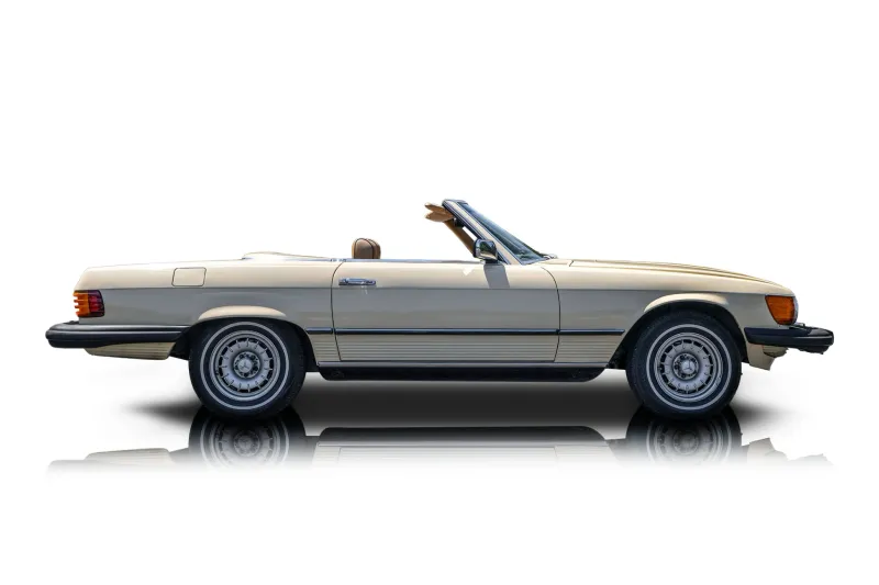 An incredible side shot photo of aMercedes-Benz 450SL that you should buy.