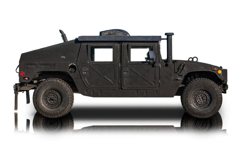 An incredible side shot photo of aAM General Humvee that you should buy.
