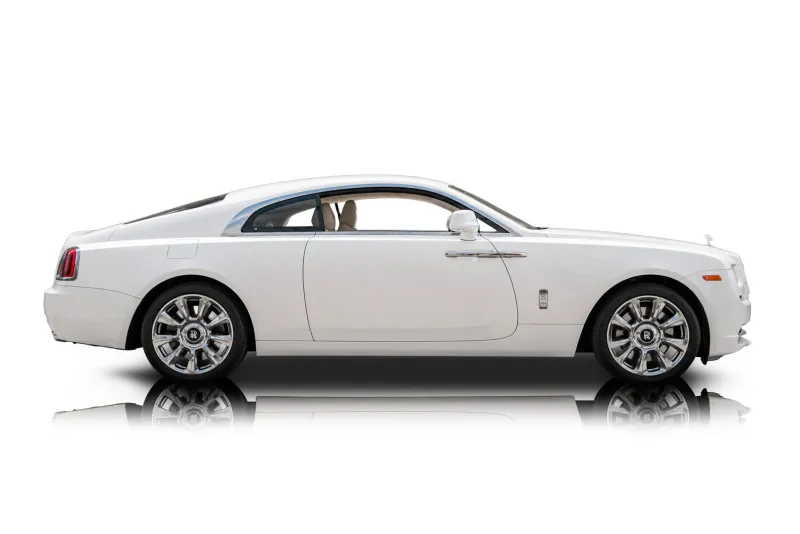 An incredible side shot photo of aRolls-Royce Wraith that you should buy.