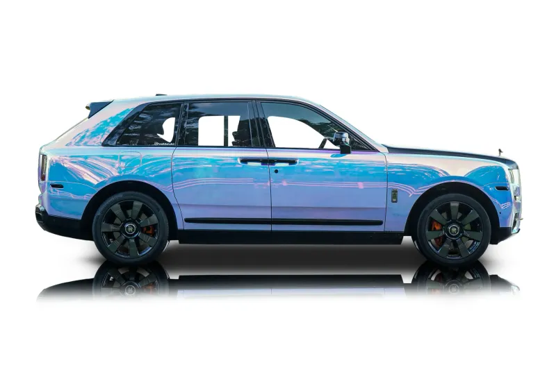 An incredible side shot photo of aRolls-Royce Cullinan that you should buy.