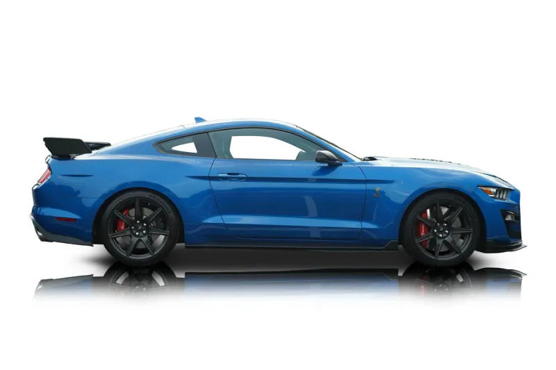An incredible side shot photo of aFord Mustang that you should buy.