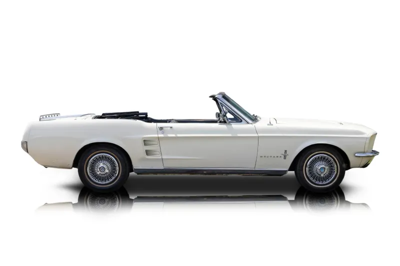 An incredible side shot photo of aFord Mustang that you should buy.