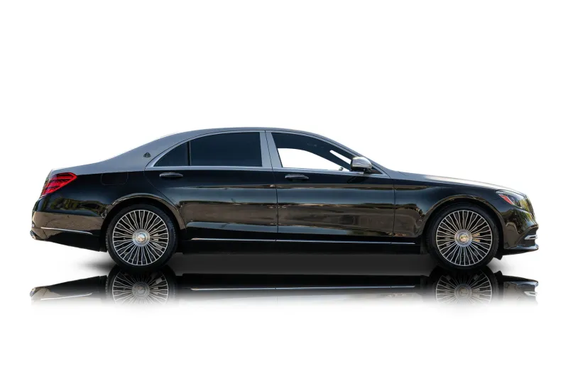 An incredible side shot photo of aMercedes-Benz S560 that you should buy.