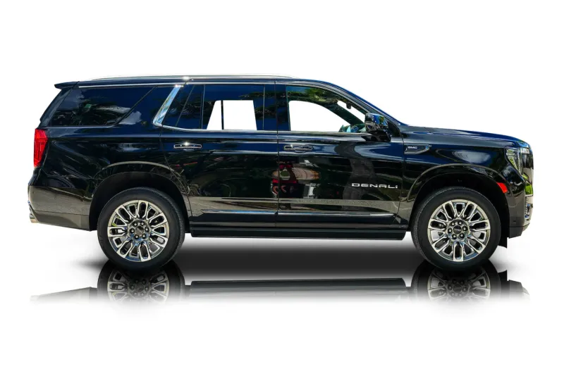An incredible side shot photo of aGMC Yukon that you should buy.