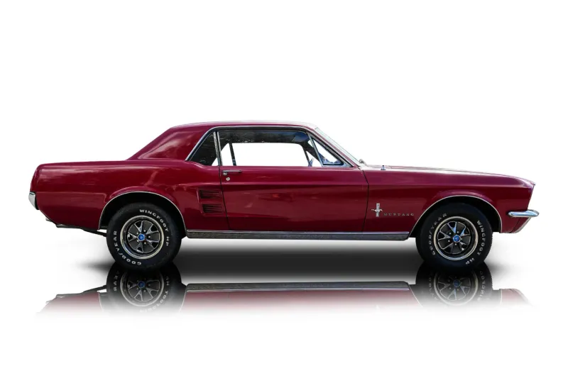 An incredible side shot photo of aFord Mustang that you should buy.