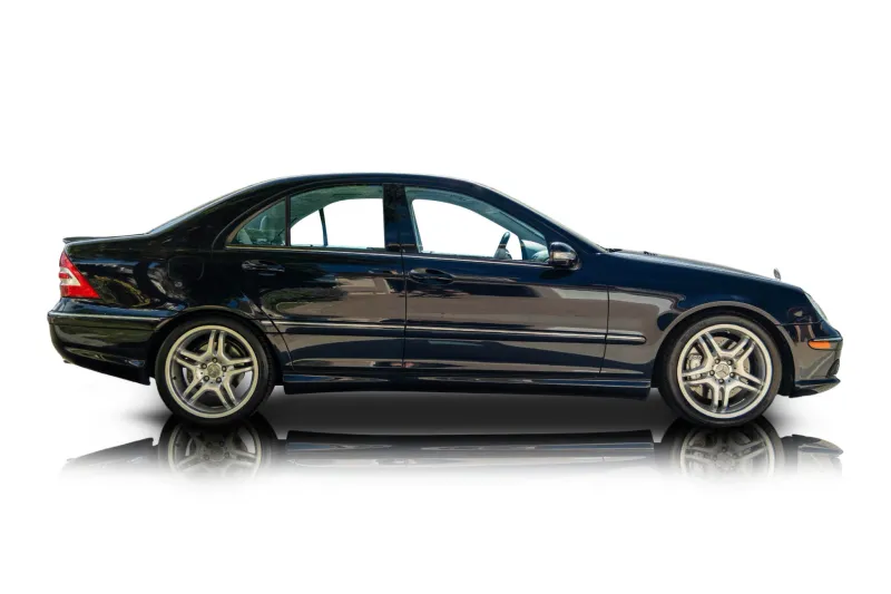 An incredible side shot photo of aMercedes-Benz C 55 AMG that you should buy.