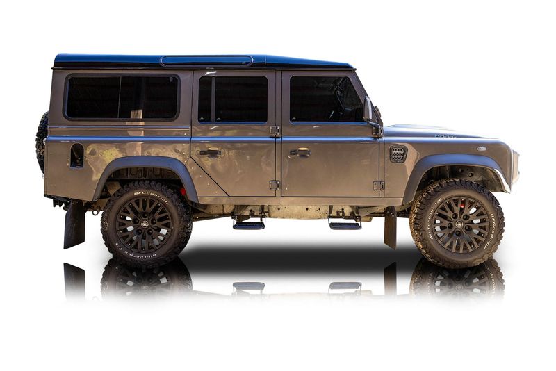 An incredible side shot photo of aLand Rover Defender 110 that you should buy.