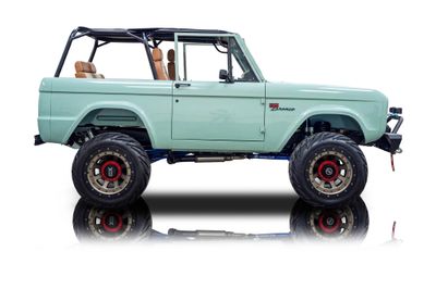 Passenger side photo of 1972 Ford Bronco