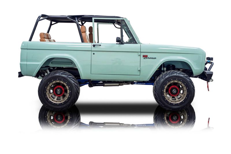 An incredible side shot photo of aFord Bronco that you should buy.